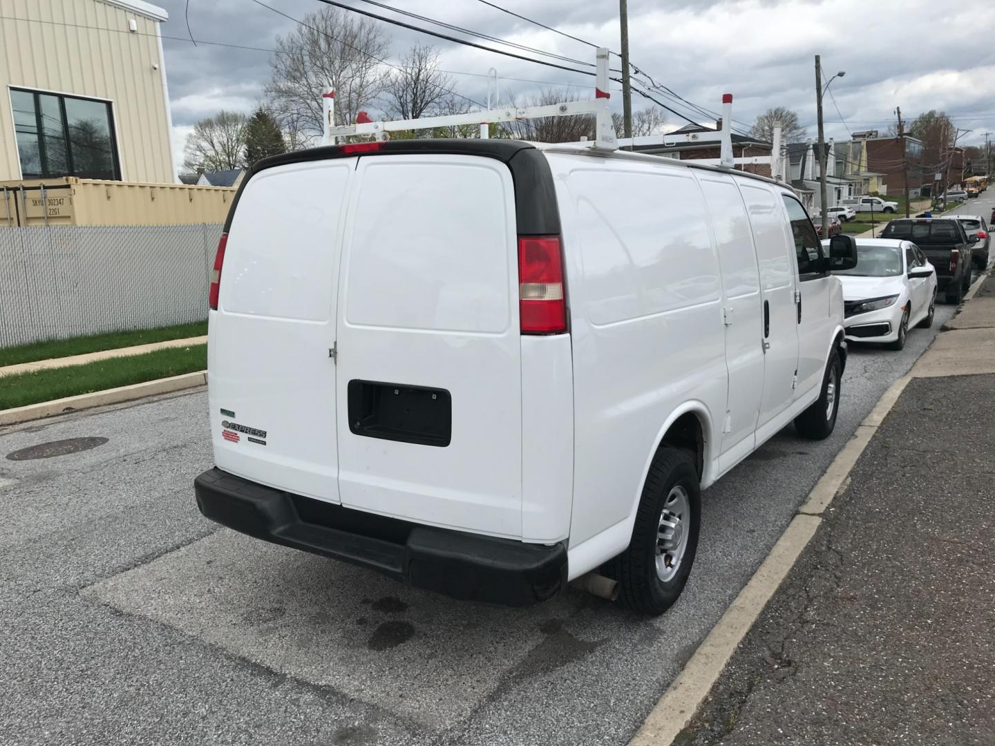 2012 White /Gray Chevrolet Express 2500 (1GCWGFCA8C1) with an 4.8 V8 engine, Automatic transmission, located at 577 Chester Pike, Prospect Park, PA, 19076, (610) 237-1015, 39.886154, -75.302338 - Photo#4